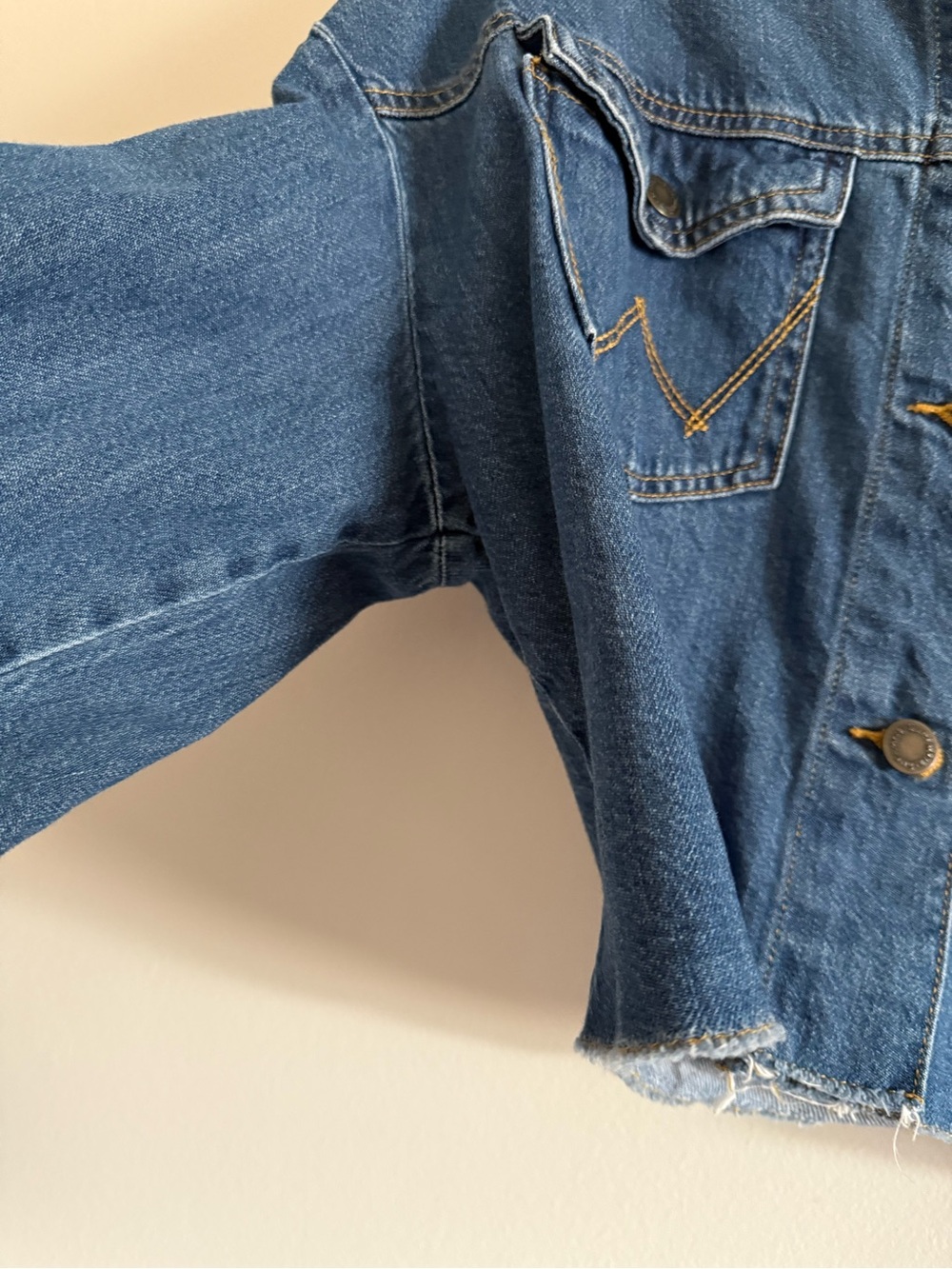 Wrangler Blue Cropped Denim Jacket - size medium, 100% cotton - Picture 4 of 10